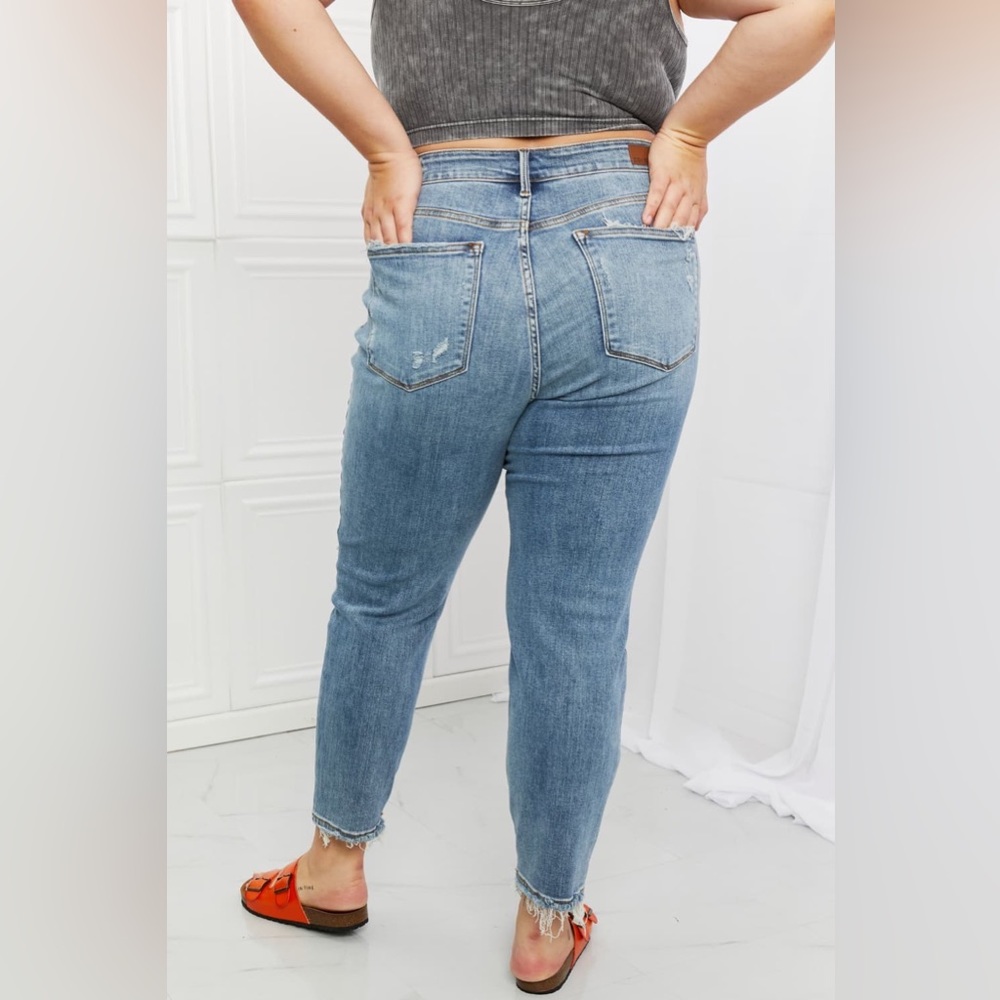 FLASH SALE!! JUDY BLUE Plus Size Maddison Distressed Button Fly Boyfriend Jeans - Picture 5 of 5